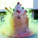 MODIS 新宿 - スモークの中からハニトー登場！