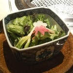 日本焼肉 はせ川 - 野菜も美味しい♥️芽キャベツのサラダ。
