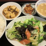 福泰飯店 - 肉とチンゲンサイときくらげ塩味の炒め