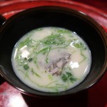 草喰 なかひがし - 自然薯とむかごの椀物。
      白味噌が美味しい( ⁎ᵕᴗᵕ⁎ )