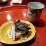 草喰 なかひがし - 鯖のなれずし、葡萄酒とのマリアージュを楽しみます♪