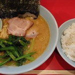 横浜家系ラーメン 黄金家 - ラーメン並＋海苔増し＋ライス