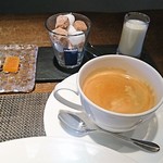 Le Caneton - コーヒーと菓子