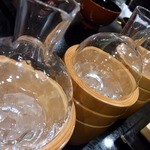 桂新堂本店 お食事処 百福庵 - 結局、たまらずに、３種類のお酒を飲みましたよ。 雪中梅の本醸造６３０円、出羽桜 雪漫々(でわざくら ゆきまんまん)大吟醸７３５円です。