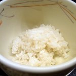 桂新堂本店 お食事処 百福庵 - 蓋を取ると、ご飯の登場です。 ちょっぴりと入っていますね。 でも、お代わり可能なんですよ。