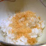 桂新堂本店 お食事処 百福庵 - こうやって、ご飯の上に乗っけて食べるんですよ。 ご飯のお供って訳だったんですよね。