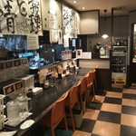 池田てつなべ餃子 - 店内カウンター席