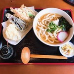 手打ちうどん 自遊席 - 季節の天ぷら盛り合わせ　関西風かけだし