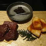 焼肉 喰心 - 今宵のホルモン盛り合わせ  有馬山椒の香り(レバー丸腸)