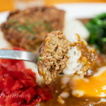 蜂の家 - 佐世保ハーフハンバーグカリー￥980 ＋ほうれん草のトッピング150円