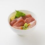 吟遊 - ランチで人気の三種とろ丼