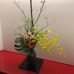 おおみや旅館 - 廊下の生け花