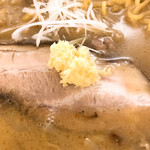 眞麺 穂高 - 【2019年01月】味噌、チャージの上に乗ってる生姜が良いアクセントに。