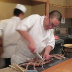 祇園 大渡 - 手早く捌かれていきます