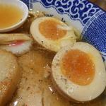 ハマカゼ拉麺店 - 味玉
