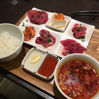 清江苑 池袋西口本店 - 5種盛合せランチ(カルビ、中落ちカルビ、タン、ロース、ホルモン)