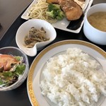 Dining Horu Wisuteria - 日替りB サーモンステーキ 650円