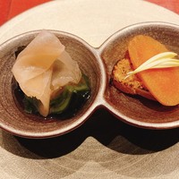 4000 Chinese Restaurant - 左がピータン、右が生からすみを少し干したものと下が炙ったもの