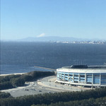 ベイコートカフェ - 青空に恵まれた休日
            遠くに富士山が望めました
            手前はzozoマリンスタジアム