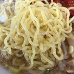らーめん処麺道蘭 - 麺は細めの縮れ麺で、茹で加減も良いです。