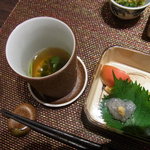 神楽坂大人和食いちりん - 季節の前菜盛合せ／はば海苔と三つ葉のスープ、白魚のお刺身、豆腐とトマト