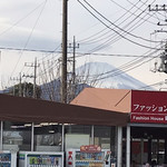大井商店マックス - 店の駐車場から見た富士山