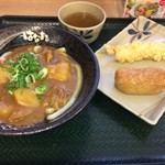 はなまるうどん - テロンテローン 心身ともに温まるカレーうどん
      いなり寿司・海老天の似合わない異色の組み合わせなりー