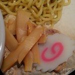 会津ラーメン 和 - 添えられるメンマや鶏肉たち