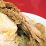 ラーメン二郎 - 豚の厚み