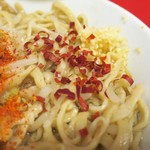 ラーメン二郎 - 粗挽き唐辛子投下～♪