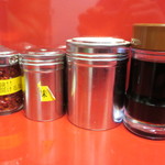 ラーメン二郎 - 卓上調味料