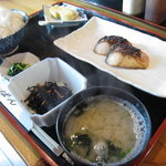 らしんばん - 日替わり魚定食。焼き魚にして、選択は塩鯖。650円。