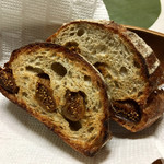 ブリエ - 田舎ぱん いちじく入り ハーフ ４枚スライス ¥340