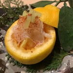 銀座 よし澤 - 三宝柑に入ったふぐ