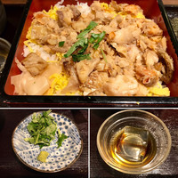 高級ブランド干物 『銀座伴助』 銀座本店 - 彩りほぐし飯 
                    ランチセットには野菜たっぷりのお味噌汁とデザート付き(^^)小皿の薬味はお茶漬け用(^^)v