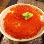 なな治 - メニューにはないいくら丼。
      こんなに美味しいいくら…初めてでした｡ﾟ+.( °∀°)ﾟ+.ﾟ