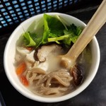 ビーダブリュー カフェ - 生姜薫る薬膳スープ蕎麦 