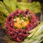 ホルモン焼肉 肉の大山 - ユッケって美味しいよね。