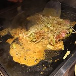 Okonomiyaki Monja Rin - カレーもんじゃ、焼いてます。