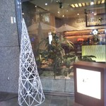 カフェビーパスト - エントランスからの店の中