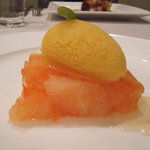 OGINO organic Restaurant - 二色のグレープフルーツのカンパリゼリー寄せ　蜂蜜風味　マンゴーソルベ(600円)