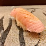 すし家 一柳 - 4. 鰤 脂がしっかりのっていて美味い