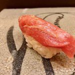 すし家 一柳 - 7. 大とろ まじでとろける！美味すぎ！ 若干のスジも旨みに変わっていく