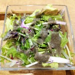 自然派中華 クイジン - 牛頬肉とビーツの柔らか煮と縮みホウレンソウの餡掛け和えそば タリアテッレセット 自家製ドレッシングのサラダ　黒胡麻､蕪のドレッシング　