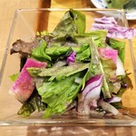 自然派中華 クイジン - こだわりランチ 自家製ドレッシングのサラダ　淡路玉葱と黒胡麻､大根のドレッシング