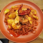 自然派中華 クイジン - 海老とパクチー､洋梨のトムヤム和え麺(唐辛子麺)