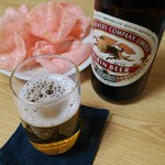 港亭 - ビールにサービスえびせん