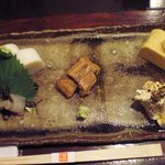 板わさ、鯛の昆布〆、煮穴子、出し巻き卵、柿とりんごの白和え