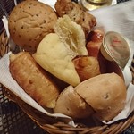 ビア ネクスト - パン盛り合わせ