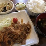 家庭料理居酒屋 よってって - ♪生姜焼き定食　¥500
      